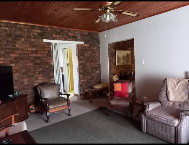 4 BEDROOM HOUSE FOR SALE IN VANDERBIJLPARK SW